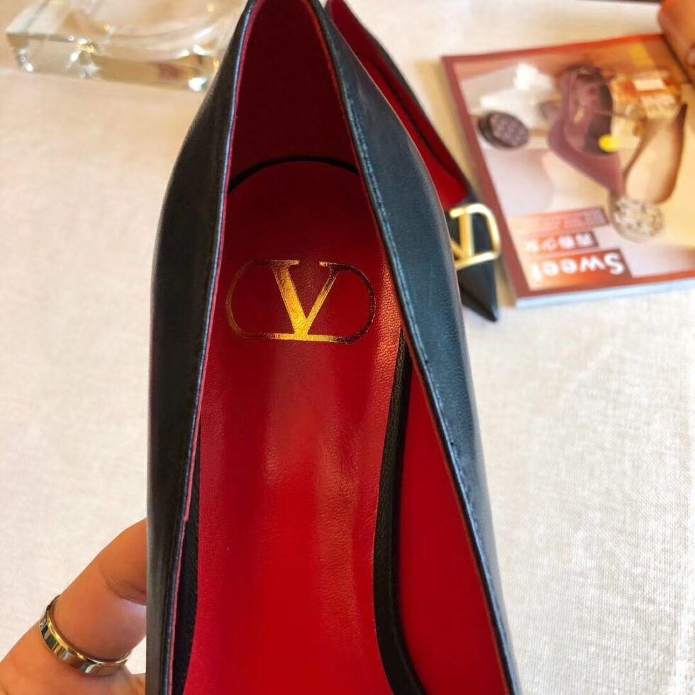 Replica Valentino Garavani Vlogo Pumps 45mm In Black Lambskin 106