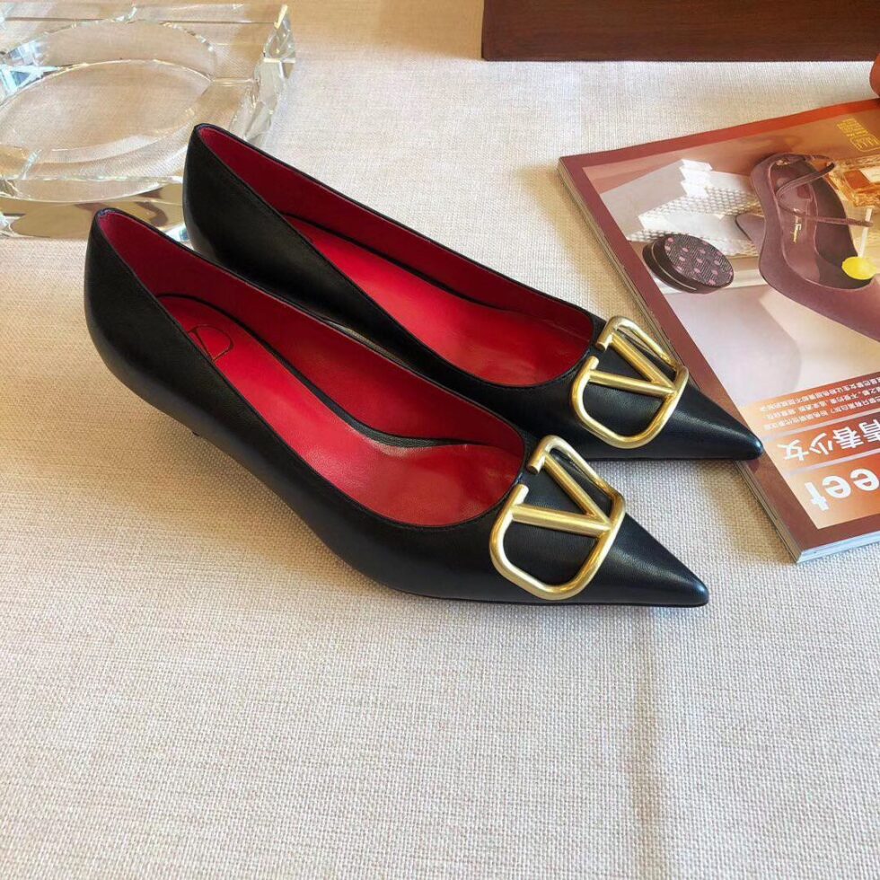 Replica Valentino Garavani Vlogo Pumps 45mm In Black Lambskin 107