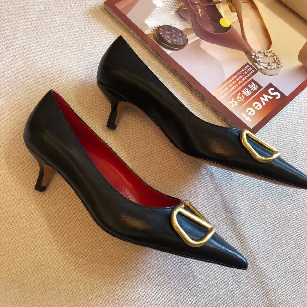 Replica Valentino Garavani Vlogo Pumps 45mm In Black Lambskin 108