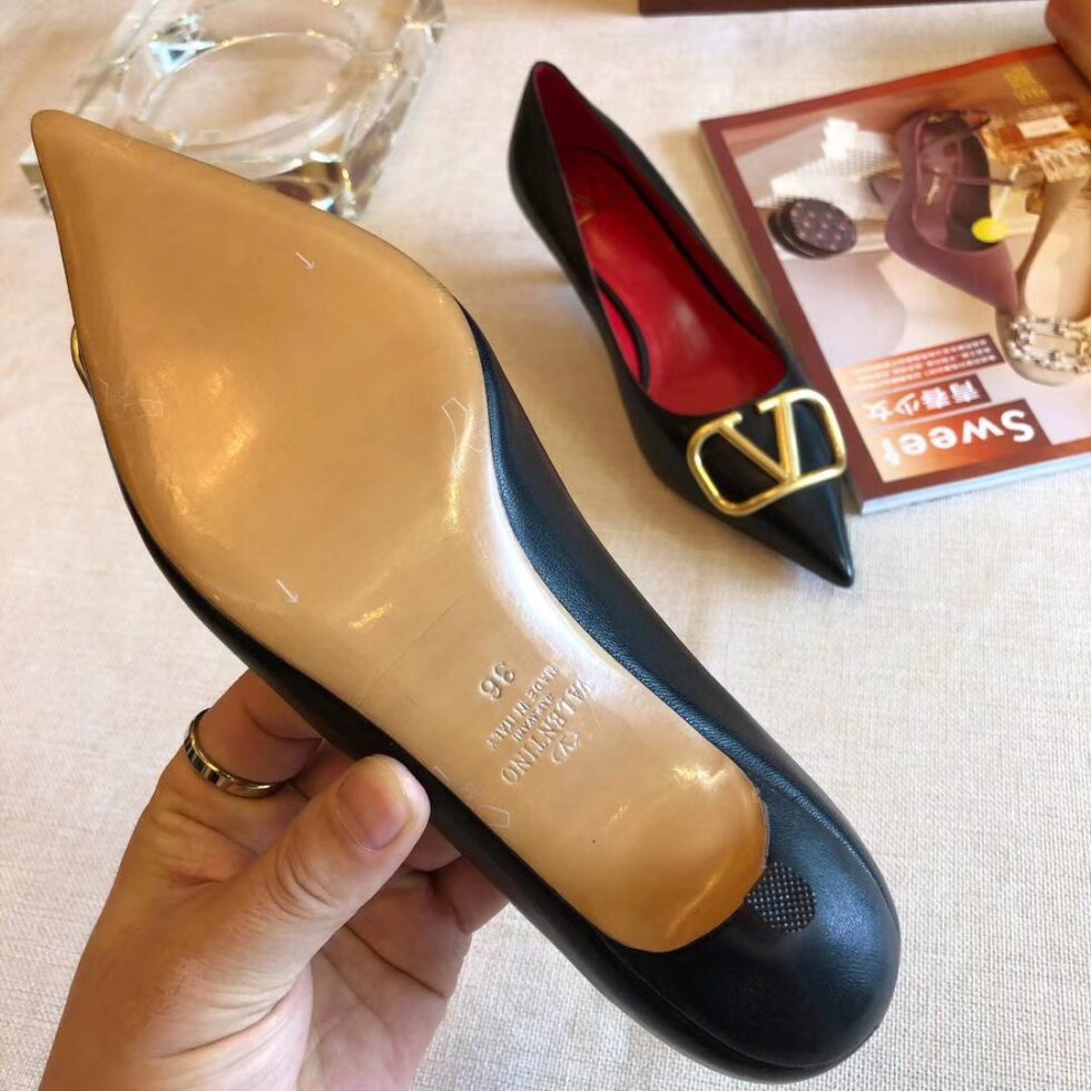 Replica Valentino Garavani Vlogo Pumps 45mm In Black Lambskin 109