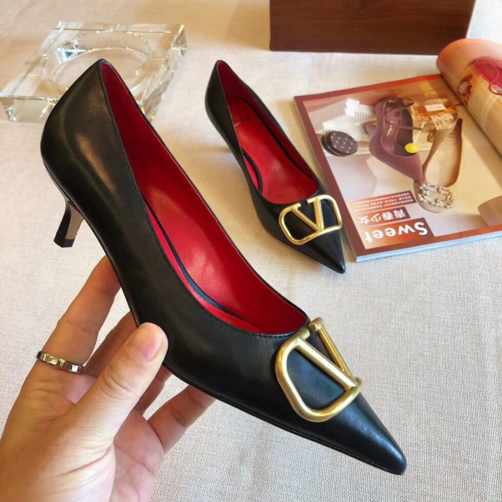 Replica Valentino Garavani Vlogo Pumps 45mm In Black Lambskin 110