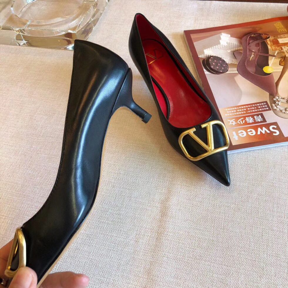 Replica Valentino Garavani Vlogo Pumps 45mm In Black Lambskin 111