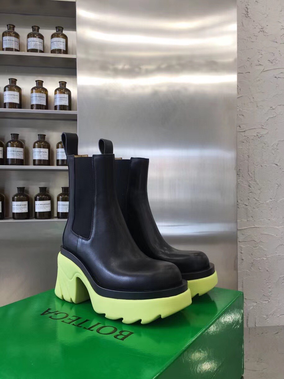 Replica Bottega Veneta Flash Chelsea Boots with Yellow Outsole 105