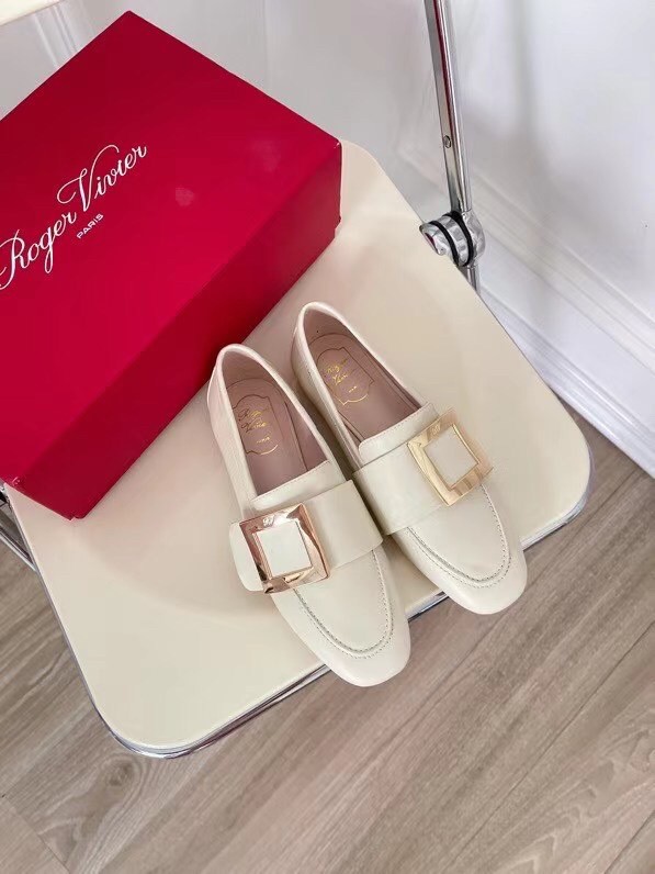 Replica Roger Vivier Soft Metal Buckle Loafers in White Leather 109